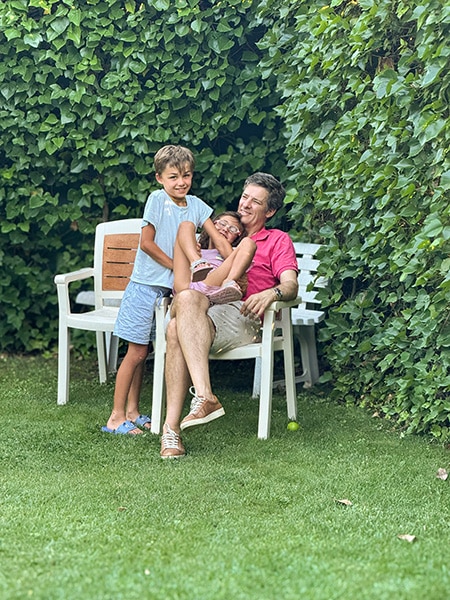 Fernando and his niece and nephew
