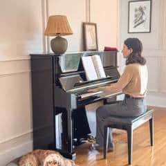 laying-piano